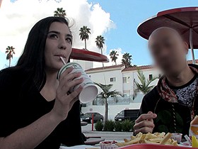 ロスでナンパした名門女子大生が弁護士を目指す才女にも関わらずチ●ポ大好き即パコOKのヤリマン女だった ジェナ（20歳） サンプル動画サムネイル